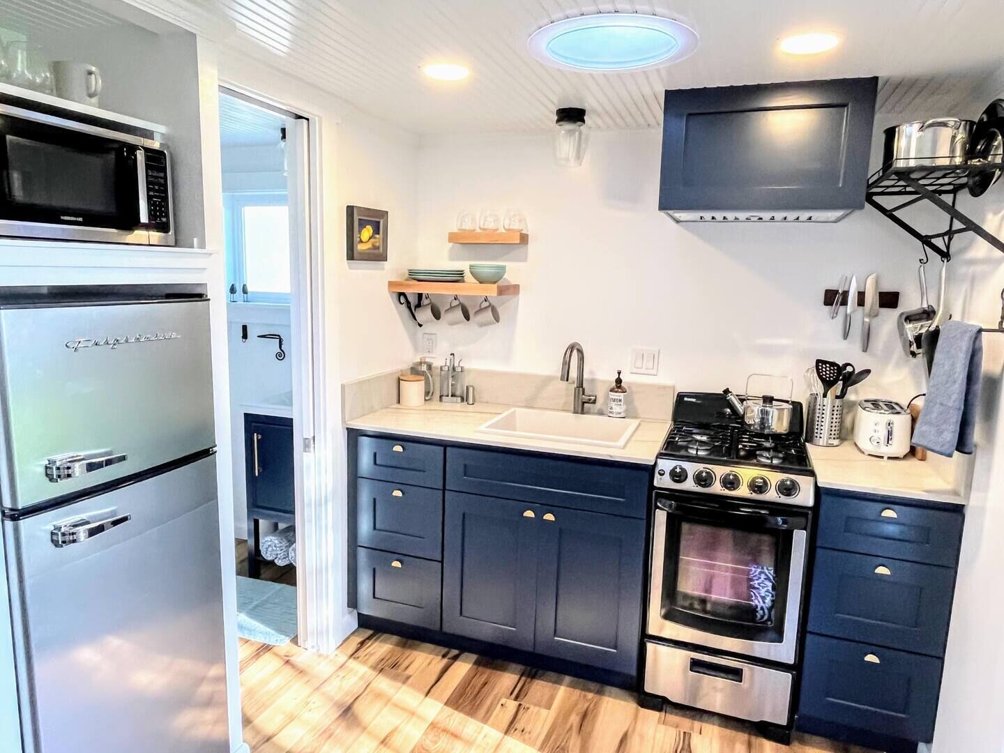 冰箱、微波炉、烤箱、炉灶