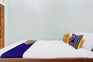 Basic Double Room | Free WiFi, bed sheets