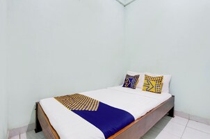 Basic Double Room | Free WiFi, bed sheets