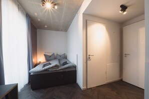 Deluxe Studio (38 qm) | Living area | Heated floors - NEOAPARTMENTS (Berlin)
