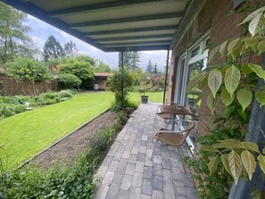 تناول الطعام بالخارج