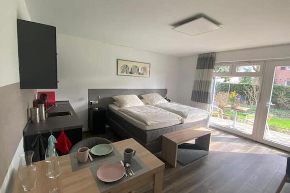 1 Schlafzimmer, Reisekinderbett, kostenloses WLAN, Bettwäsche