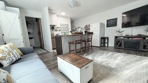 Unclassified image, 5 of 37, button - Private Entrance Guest Suite Apartment (Burns)
