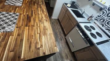 KĂŒhlschrank, Mikrowelle, Ofen, Herdplatte