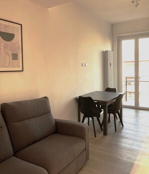 Living area - Moderno Bilocale - Lorenteggio 145 (Milan)