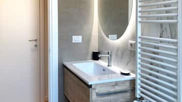 City Apartment | Bathroom