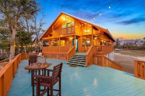 Luxury Riverside Retreat