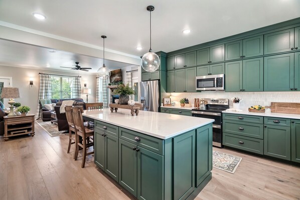 Private kitchen - Three king bedrooms with pool table and hot tub! (Sevierville)