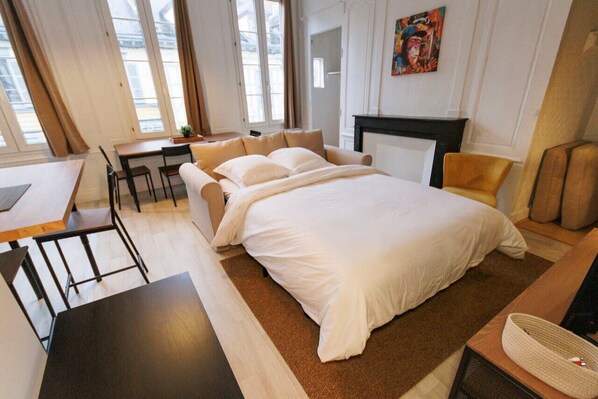 1 bedroom, internet, bed sheets