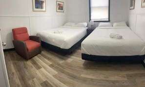 5 bedrooms, iron/ironing board, WiFi, bed sheets - Relaxing space with 5 bedrooms
Book 2 nights get the 3rd one free (Gouldsboro)