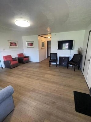 Interior - Relaxing space with 5 bedrooms
Book 2 nights get the 3rd one free (Gouldsboro)