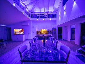 Lejlighed - 3 soveværelser - balkon - byudsigt | Stue