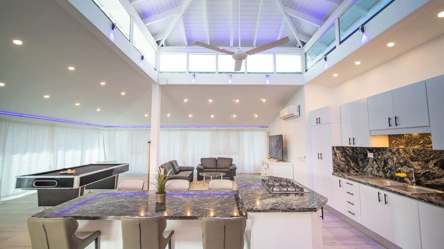 Plaza Achim Penthouse, 300m From Beach!