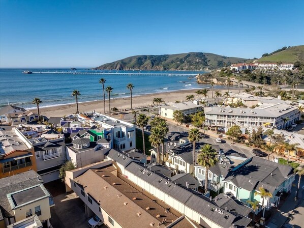 A coastal town with a beach, a pier, and a mix of residential and commercial buildings. - Avila with a view! sleeps 5 (Avila Beach)