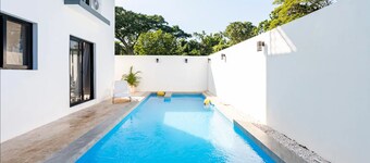 Ultimate ’ Retreat with Pool & Beach Vibes!”