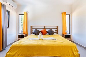 5 slaapkamers, een kluis op de kamer, een strijkplank/strijkijzer, wifi