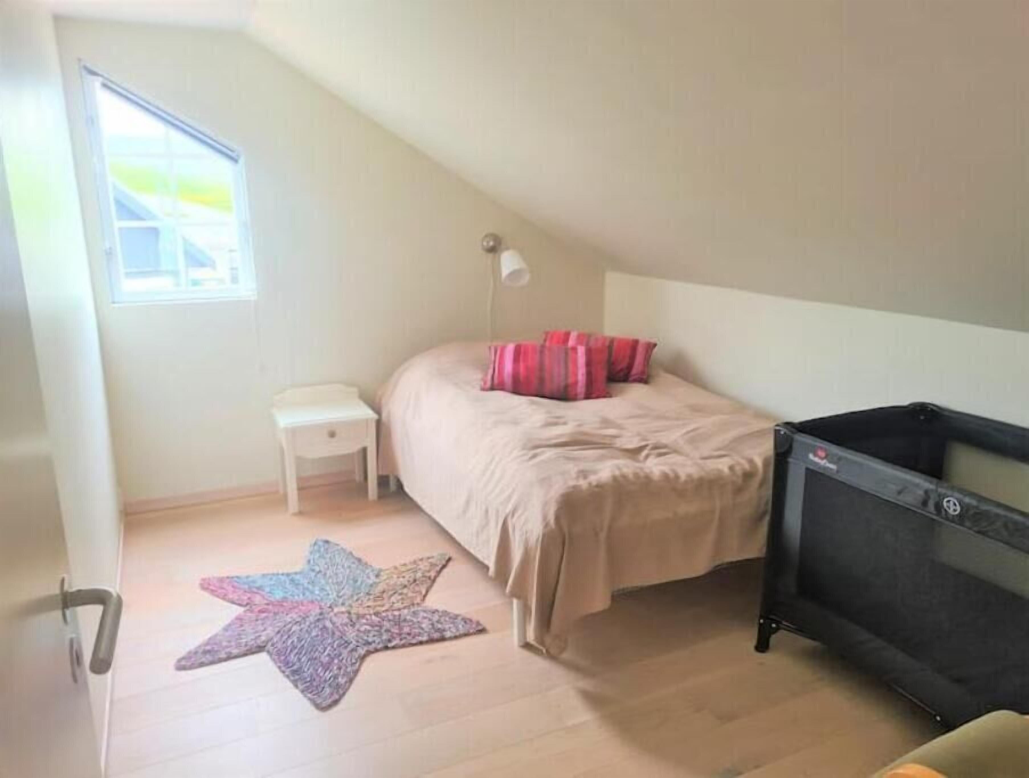 5 soverom, wi-fi (inkludert) og sengetøy