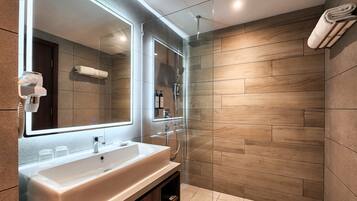 Douche, douche à « effet pluie », articles de toilette écologiques