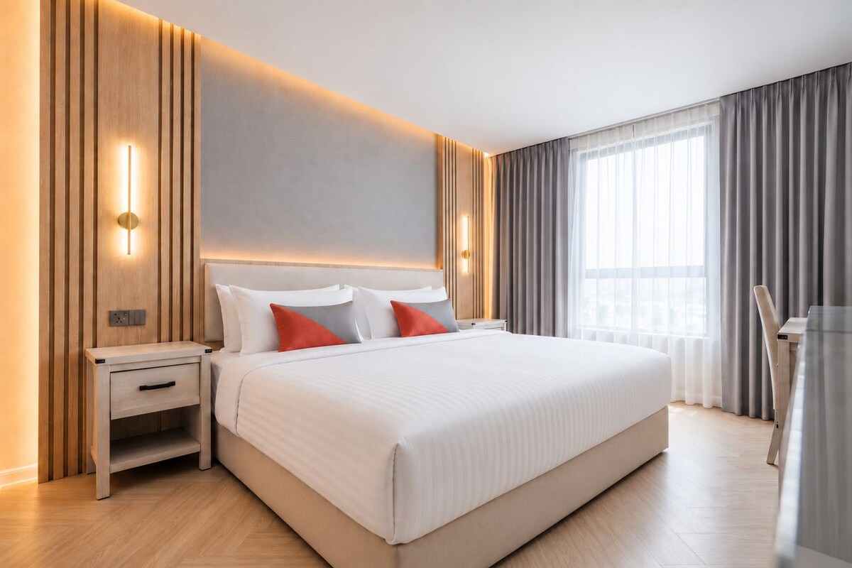 Deluxe Room, 1 King Bed | Premium bedding, in-room safe, desk, laptop workspace