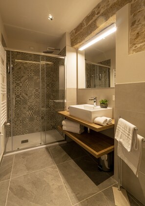 Shower, eco-friendly toiletries, hair dryer, bidet - Goloritzè Room and Breakfast (Baunei)