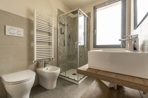 Shower, eco-friendly toiletries, hair dryer, bidet - Goloritzè Room and Breakfast (Baunei)