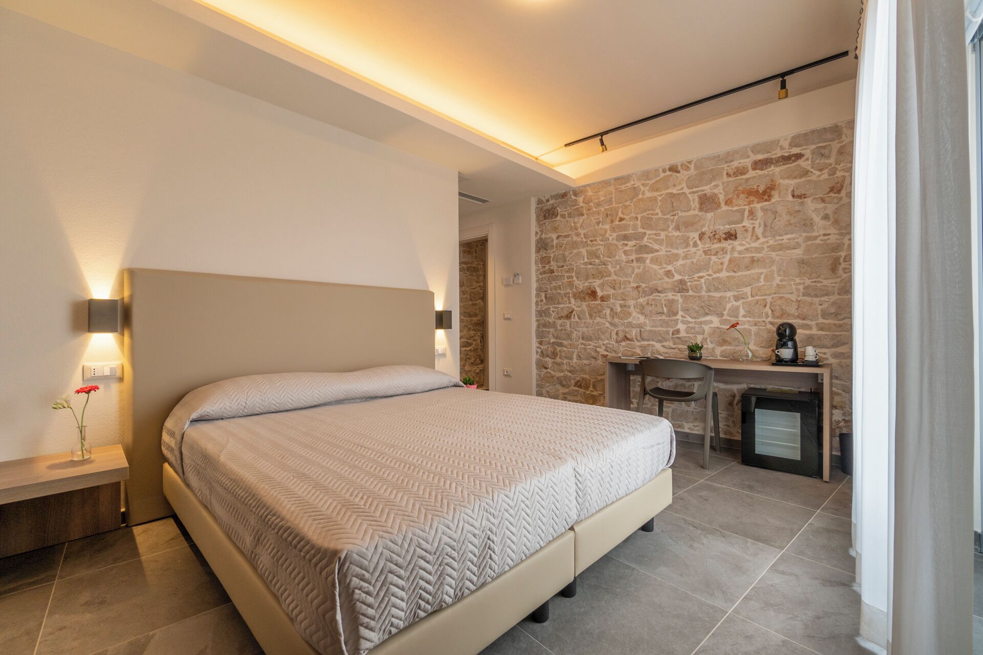 Dobbelt- eller tomannsrom – panorama | Safe på rommet, skrivebord, blendingsgardiner og lydisolert