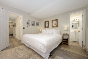 3 bedrooms, iron/ironing board, internet, bed sheets - Newly remodeled condo w/access to shared hot tub & sauna ON SHUTTLE ROUTE (Fraser)