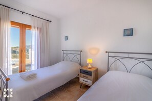 2 bedrooms, iron/ironing board, free WiFi
