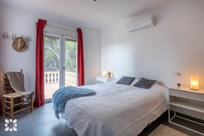 1 slaapkamer, een strijkplank/strijkijzer, gratis wifi