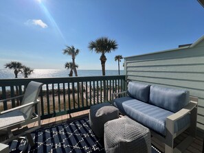 Property grounds - Oceanfront 3BR/3.5 BA Reno, 6 Seat Golf Cart, 646 Newhaven (Fripp Island)