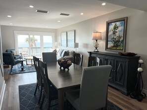 Living area - Oceanfront 3BR/3.5 BA Reno, 6 Seat Golf Cart, 646 Newhaven (Fripp Island)