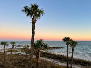 Beach nearby - Oceanfront 3BR/3.5 BA Reno, 6 Seat Golf Cart, 646 Newhaven (Fripp Island)