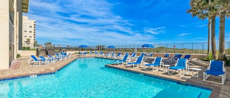 Alberca techada y alberca climatizada