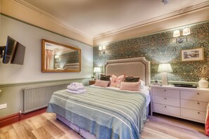 Kahden hengen superior-huone, kylpyhuone makuuhuoneen yhteydessä, näköala pihalle | Ilmainen Wi-Fi