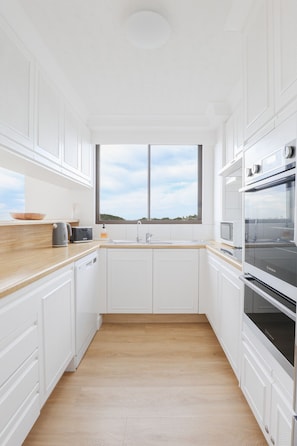 Fridge, microwave, oven, stovetop - Royal Palms Uninterrupted Views (Palm Beach)