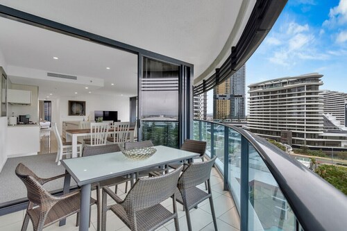 Luxury Living At The Oracle