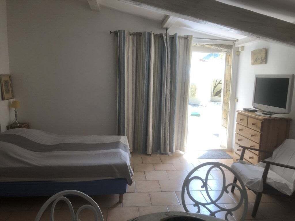 1 chambre, fer et planche à repasser, Wi-Fi gratuit