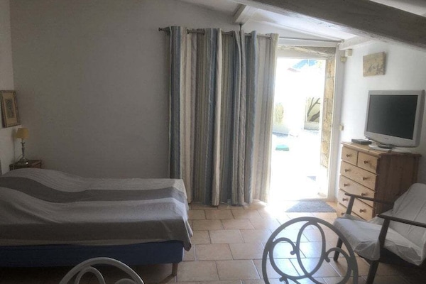 1 bedroom, iron/ironing board, free WiFi