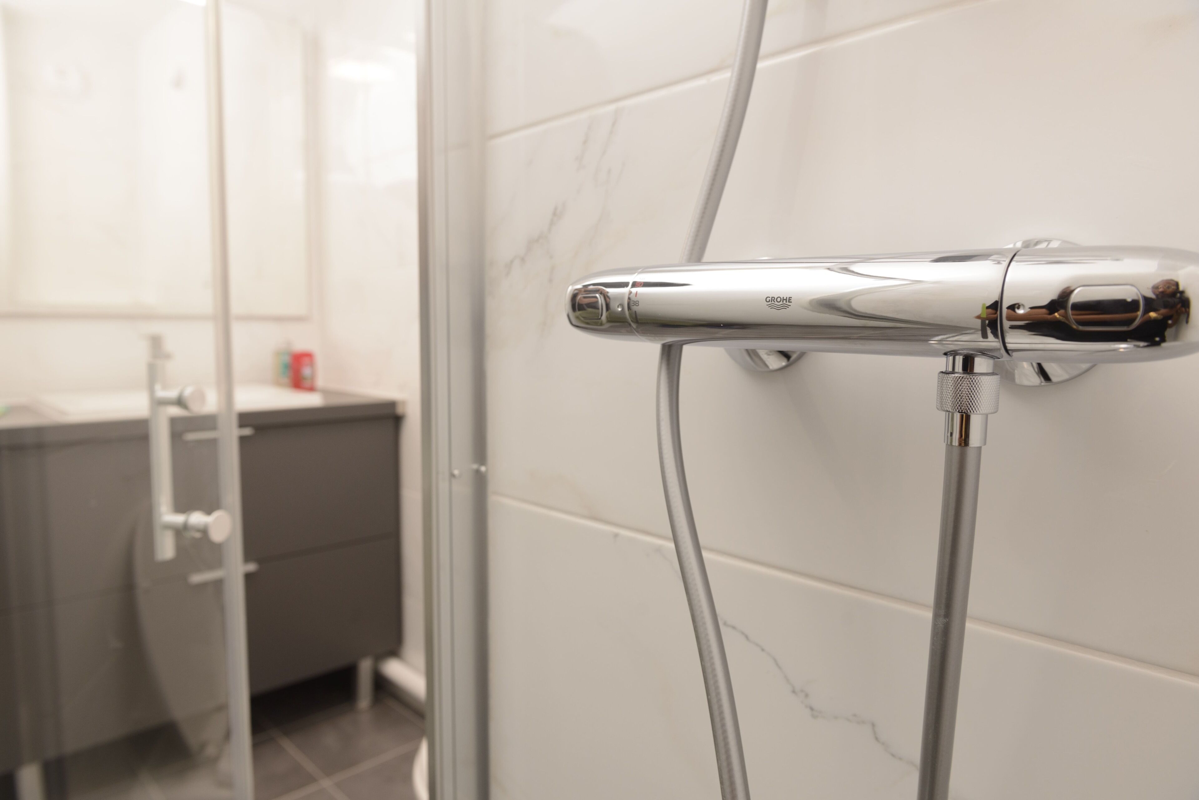Shower, free toiletries, towels