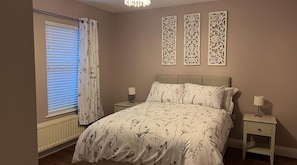 4 Schlafzimmer, Bügeleisen/Bügelbrett, Reisekinderbett, WLAN