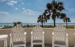 Property grounds - Cozy Beachfront Studio with Gulf view TOG 301.... (Panama City Beach)
