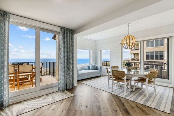Smart TV, fireplace, books, stereo - AIP Resort,Elegant Penthouse, Panoramic Ocean view, 3 balconies, (Amelia Island)