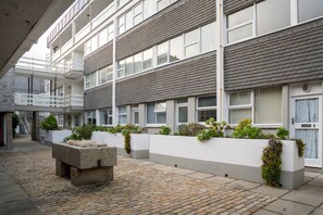 Exterior - 22 Piazza, Superb Views over Porthmeor Beach. (Saint Ives)