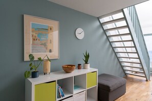 Interior - 22 Piazza, Superb Views over Porthmeor Beach. (Saint Ives)