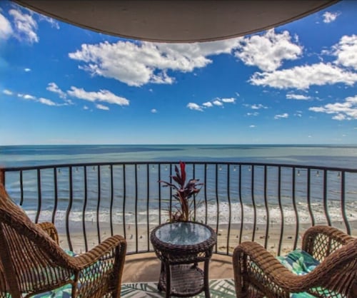 Romantic 14th floor w/ a WOW view! Oceanfront King - Full condo, pools, hot tubs
