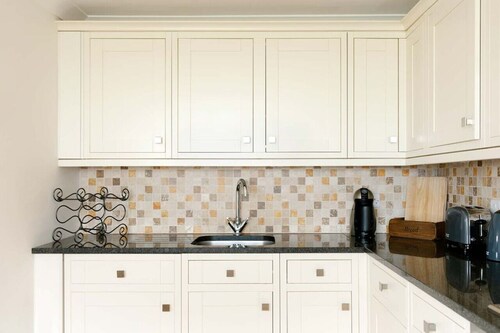 Central Home Near The Sea and Town with 2 Bedrooms