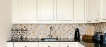 Central Home Near The Sea and Town with 2 Bedrooms