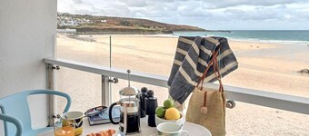 Porthmeor Beachfront Apartment With Stunning Views