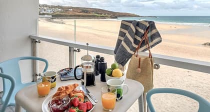 Porthmeor Beachfront Apartment With Stunning Views