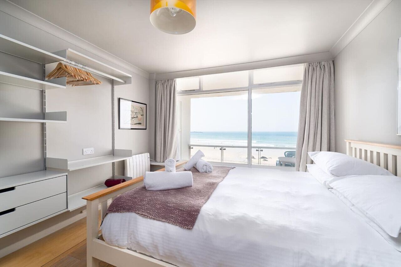 2 makuuhuonetta, silitysrauta/-lauta, vauvan matkasänky, Wi-Fi